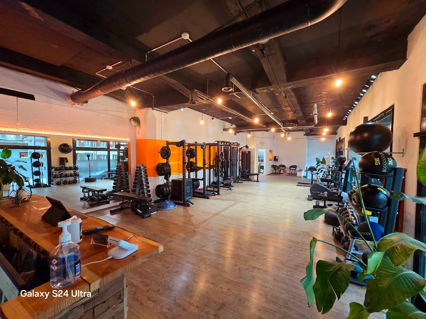 Alpha Sports Studio 14